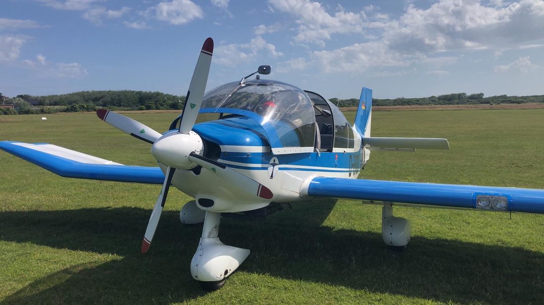 Robin DR-400-180R „Remorqueur“